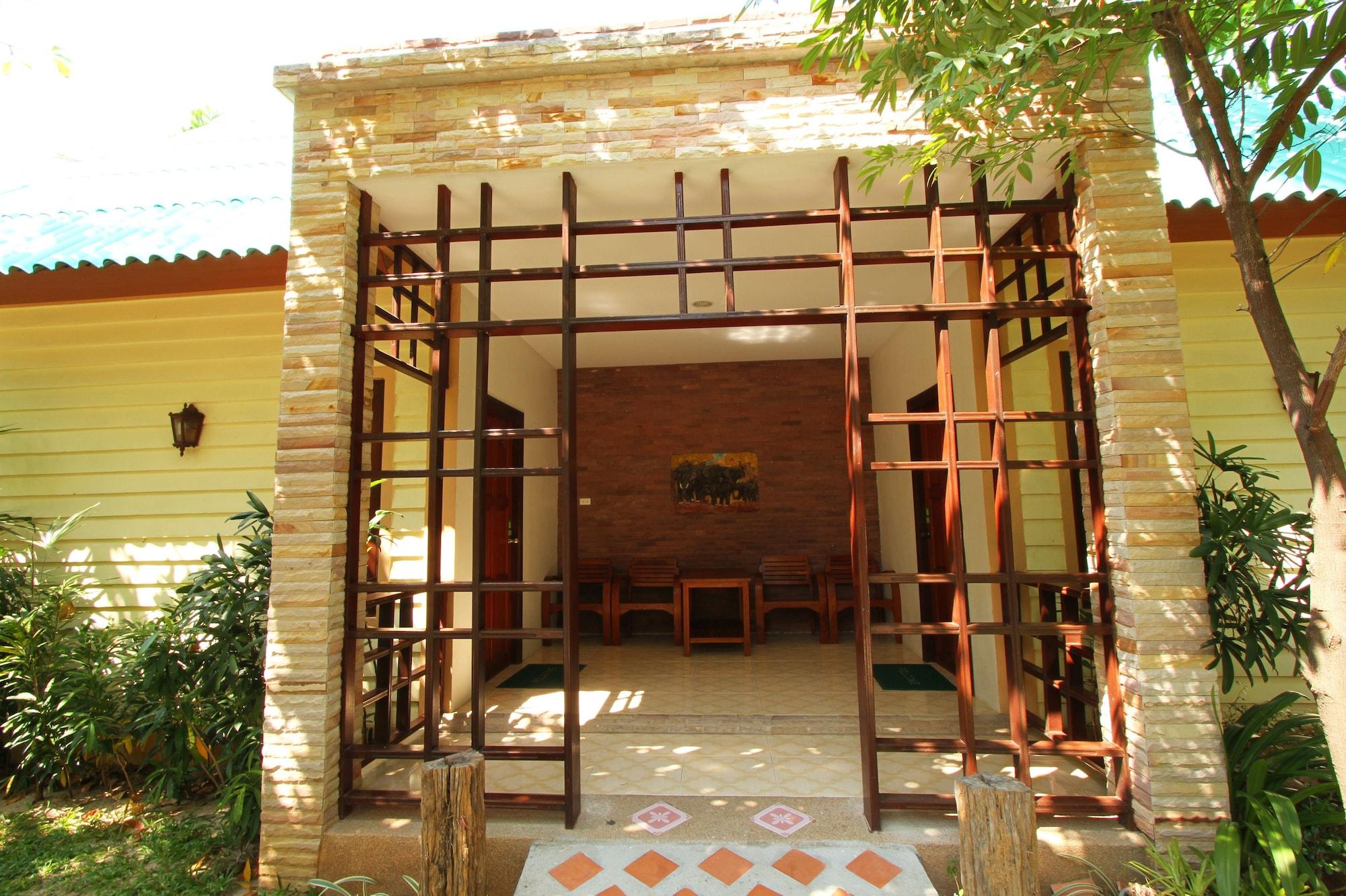 The Green Beach Resort Sam Roi Yot Exterior photo