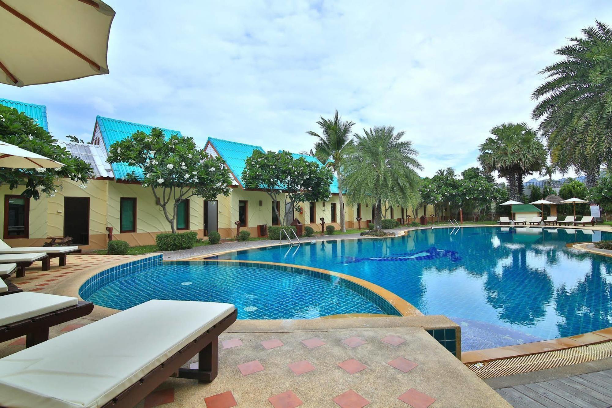 The Green Beach Resort Sam Roi Yot Exterior photo